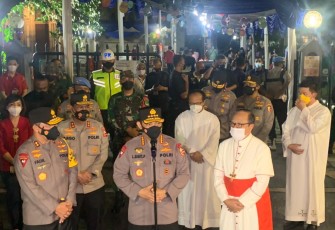 Kapolri Jenderal Polisi Drs Listyo Sigit Prabowo MSi Tinjau Pengamanan Gereja