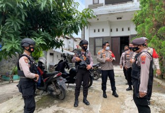 Kapolres Pekalongan Kota M Irwan Susanto, S.I.K.,S.H, M.H Perintahkan anggota Piket Pawas dan Provos untuk selalu melaksanakan monitoring dan pengecekan pengamanan di Gereja yang ada di wilayah hukum Polres Pekalongan Kota Sabtu, (3/4/2021). 