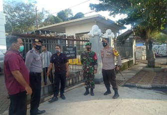 Kapolres Pekalongan Kota Akbp M Irwan Susanto S.I.K,SH,MH, mengunjungi sejumlah gereja Minggu Paskah di wilayah kota Pekalongan minggu, (4/4/2021).