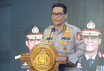 Kadiv Humas Polri Irjen Argo Yuwono menegaskan, personel Brimob tersebut meninggal dunia bukan karena akibat setelah dilakukan penyuntikan vaksin.