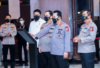 Kapolri Jenderal Polisi Listyo Sigit Prabowo  melaunching SP2HP (Surat Pemberitahuan Perkembangan Hasil Penyidikan) dan e-PPNS  berbasis online di Rupatama Mabes Polri, Jakarta Selatan, Senin (26/4/2021).