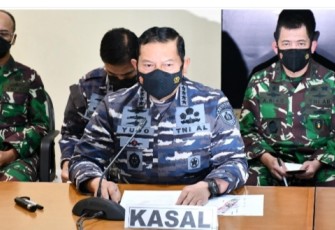 Kepala Staf Angkatan Laut (Kasal) Laksamana TNI Yudo Margono, S.E., M.M., menyampaikan rasa duka yang mendalam atas gugurnya 53 prajurit terbaik Hiu Kencana. Hal ini disampaikan saat konferensi pers yang dipimpin Panglima TNI Marsekal TNI Hadi Tjahjanto, S.I.P. di Base Ops Lanud I Gusti Ngurah Rai