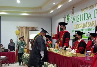 Gelar Wisuda Perdana STIESNU Bengkulu Siap Cetak SDM Unggul
