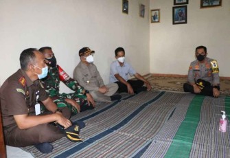 Dandim Bersama Bupati dan Kapolres Takziah Kru KRI Nanggala 402 Asal Tulungagung 