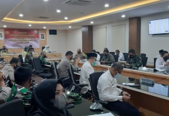 Danrem 033 Wira pratama Hadiri Vidcon Rakor Persiapan Pam Idul Fitri 1442 H 