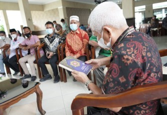 Pemuda PUI Sumut Serahkan 500 Al-Quran Kepada Bupati Asahan