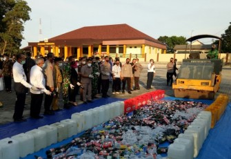 Polda Babel Musnahkan Ganja Kering dan Miras