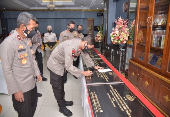 Kapolda Lampung  Irjen Pol Hendro Sugiatno Resmikan Pembentukan 12 Polsek Baru
