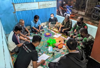 Bahas Rencana penyemprotan Disinfektan, Satgas RT Tangguh Kodim Ketapang Lakukan Ini.