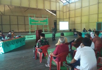 Usung Tema ' Merajut Persatuan dan Kesatuan Bangsa ' Danramil 1206-03/Putussibau Pimpin Komsos Bersama Komponen Masyarakat 