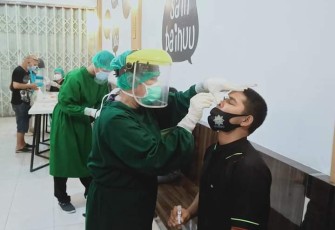 Jadi Sasaran Razia Prokes, Pengunjung Cafe Diswab Antigen