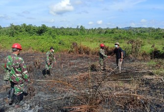 Koramil Mempawah Hulu Kerahkan Personil Cek Titik Panas 