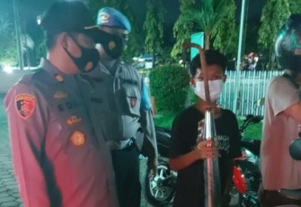 Personil Polres Pekalongan Kota gabungan piket Fungsi dan Polsek Jajaran dipimpin Piket Pawas AKP Edy Sukamtonyoto,SH,M.S.i dan Ipda Lestari, SH menggelar kegiatan operasi yustisi penegakkan protokol kesehatan (Prokes), Sabtu (1/5/2021)