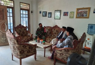 Babinsa Desa Bendosari laksanakan Traching Covid 19 kepada masyarakat Bendosari bertempat di Rumah Daryanto Dukuh Kedung Mendo Rt 01/03 Desa Bendosari Kecamatan Plantungan.