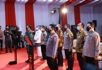 Kapolri Jenderal Listyo Sigit Prabowo didampingi Panglima TNI Marsekal Hadi Tjahjanto dan beberapa pihak terkait meluncurkan layanan darurat atau Hotline 110. Hal itu dilakukan dalam rangka merespon cepat aduan masyarakat kepada aparat kepolisian. 