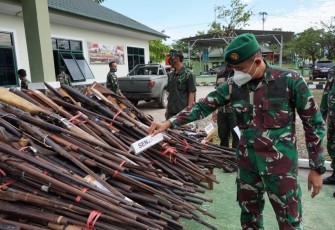 Hasilnya, ratusan senjata api rakitan berbagai jenis dan ratusan munisi berhasil diamankan dari berbagai kegiatan yang sudah dilaksanakan.