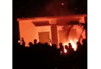 Polsek Candipuro Dibakar Massa 