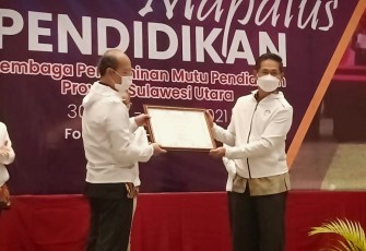 Wali Kota Bitung Maurits Mantiri