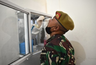 Personel Yon Armed 3/105 Tarik/NP dan Yon Zipur  4/TK  yang tergabung dalam Satgas Tentara Manunggal Membangun Desa (TMMD) Reg ke 111 TA. 2021 Kodim 0734/Kota Yogyakarta melaksanakan Rapid test di Rumah Sakit tingkat lll dr Soetarto sebelum berangkat ke lokasi TMMD di Kemantren Wirobrajan. Senin(14/06/2021)