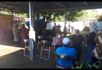 Kapolsek Singorojo IPTU Suharyanto S.H. beserta jajarannya laksanakan pendampingan dalam kegiatan vaksinasi di Puskesmas 1 Singorojo pada hari Jum'at 18/6/2021.