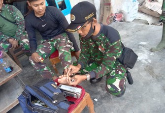 Tim Kesehatan Satgas TMMD 112 Gerak Cepat Menangani Personel yang Terluka di Lokasi
