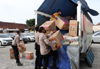 Kapolres Demak Berangkatkan Bantuan Korban Erupsi Gunung Semeru