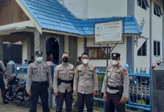 Perayaan Natal 2021 Polda Bengkulu dan Polres jajaran meningkatkan pengamanan di sejumlah gereja yang ada di Bengkulu