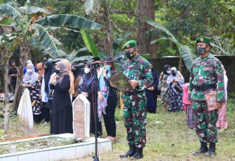 Dandim Pimpin Upacara Pemakaman Anggota Kodim 1417/Kendari