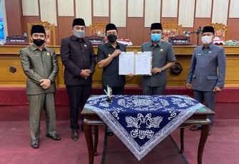 Wakil Walikota Sampaikan Jawaban Terhadap Pandangan Umum Fraksi Atas Enam Raperda