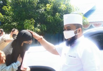 Suci Afriyani mengucapkan terimaskasih dihadapan Walikota Helmi Hasan.
