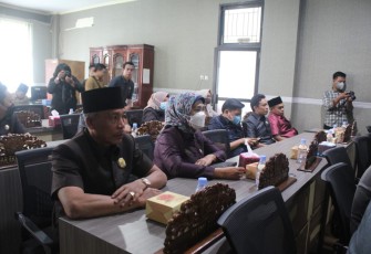 Wakil Bupati Bersama Pimpinan DPRD Kabupaten Bengkulu Tengah Menandatangani Nota Kesepakatan KUPA-PPAS Tahun 2021