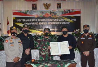  Penyerahan hasil TMMD Sengkuyung Tahap III Tahun 2021