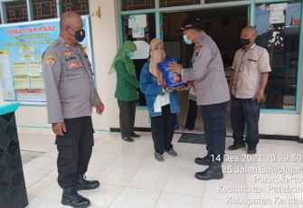 Alumni Akabri 2001 Berikan Bansos Pada Keluarga Korban Meninggal Karena Covid-19 di Kecamatan Patebon Kendal