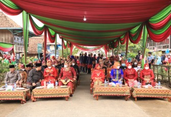 Bupati dan Wakil Bupati Lambar Menghadiri Festival Budaya Lamban Pesagi