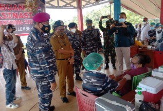 Prajurit Yonmarhanlan VIII Bitung Laksanakan Pengamanan dan Pengawasan Vaksinasi Tahap Kedua di Pulau Lembeh