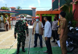 Babinsa Koramil Pahandut Pantau Serta Monitoring Kegiatan PTM di SD MIN 2 Panarung