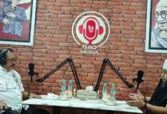  Helmi saat melakukan podcast bersama Wakil Walikota Surabaya Armuji