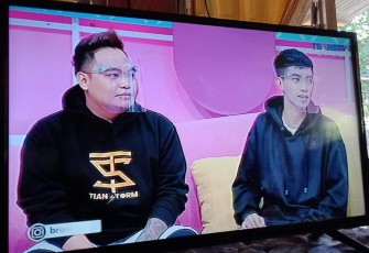 Kedua personil group musik Bassgilano di live di trans tv