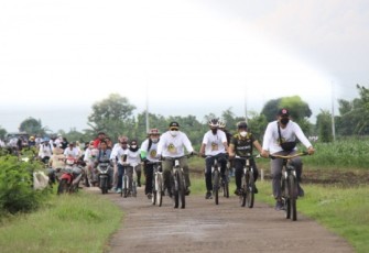 Bupati Kendal bersama Wakil Bupati ikuti kegiatan Fine Bike yang diselenggarakan oleh Dinas Kepemudaan dan Olahraga dan Pariwisata Kendal beserta UPGRIS.