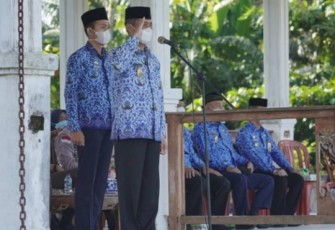 Lingga Kusuma Pimpin Upacara Paripurna Bulanan Pemkab Pesibar
