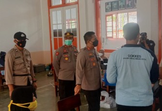 Kapolres Pekalongan Kota Tinjau Pelaksanaan Vaksinasi di Yayasan Satya Wiguna 