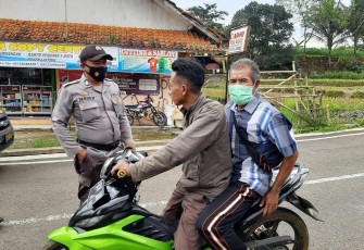 Ops Yustisi Polsek Malausma Tegur Dan Himbau Warga yang Beraktivitas Tidak Menggunakan Masker
