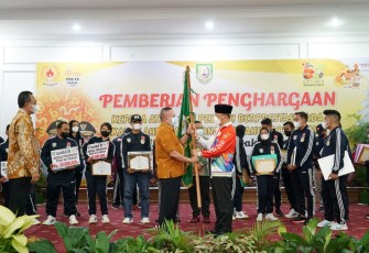 Pemprov Berikan Reward Atlet PON Berprestasi