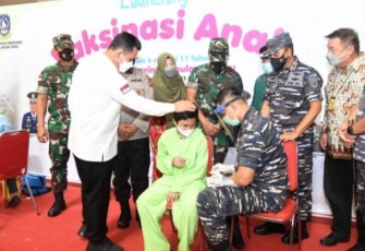 Gubernur Kepulauan Riau (Kepri) H.Ansar Ahmad,SE.MM  didampingi Forum Koordinasi Pimpinan Daerah (Forkopimda) Kepri melakukan peluncuran (Launching) vaksinasi anak usia 6 – 11 tahun secara serentak untuk seluruh Provinsi Kepri