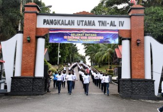 Lantamal IV Gelar Olahraga Bersama Sambut Hari Armada RI Tahun 2021