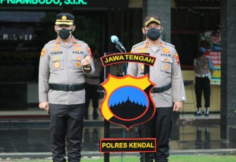 Bertempat di Mapolres Kendal, Polres Kendal melaksanakan Pamwaspers rangkaian giat Penyambutan dan Pelepasan Kapolres Kendal. Kamis (24/06/202),