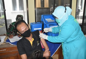 Meringis, begini ekspresi peserta vaksin