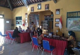 Bhabinkamtibmas Polsek Gemuh Desa Pagerdawung Bripka Agus Maryono melaksanakan  pelaksanaan DDS,  binluh, penggalangan, sambang kepada Toga/Tomas bertempat di aula Balai Desa Pagerdawung Kecamatan Ringinarum Kabupaten Kendal