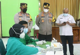 Kapolres Kendal sidaq sekolah dan peduli penyebaran covid-19 di MAN Kendal pada hari Rabu 22/9/2021