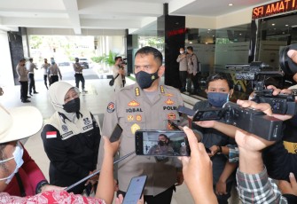 Kombes Pol M Iqbal Alqudusy saat memberikan keterangan di depan media mengenai Liga 3